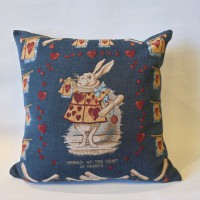 Подушка гобеленова Art de Lys Глашатай, Аліса в Країні чудес 50х50, синій фон