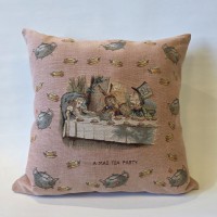Подушка гобеленова Art de Lys Божевільне чаювання, Аліса в Країні чудес 50х50, рожевий фон