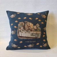 Подушка гобеленова Art de Lys Божевільне чаювання, Аліса в Країні чудес 50х50, синій фон