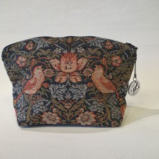 Косметичка гобеленова "Полуничний злодій"